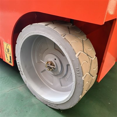 Самоходен електрически ножичен повдигач